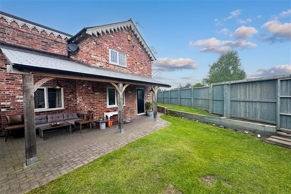 Property photo 3 of 16 (Main)