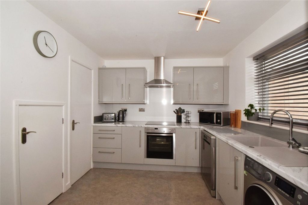 Property photo 3 of 17 Kitchen Diner