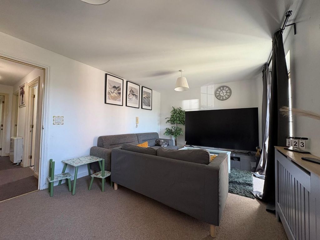Property photo 2 of 10 Living Room 3.Jpg