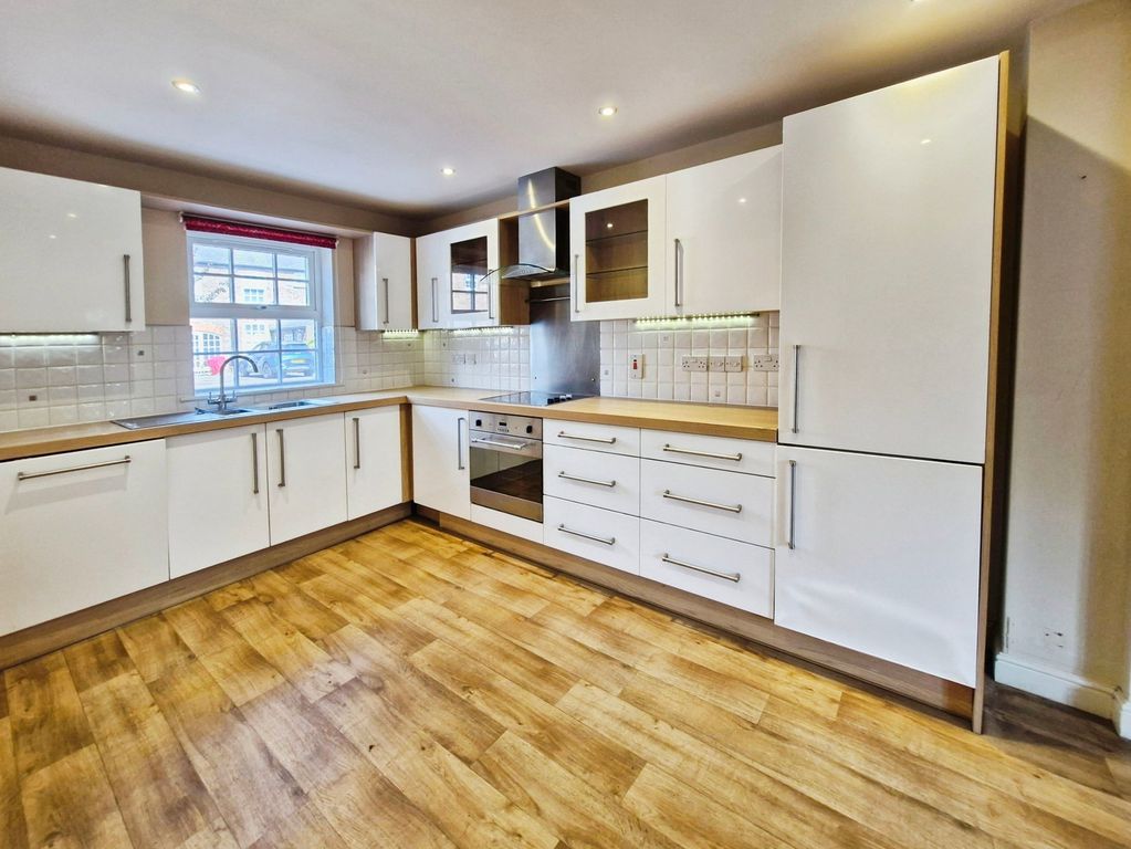 Property photo 3 of 23
