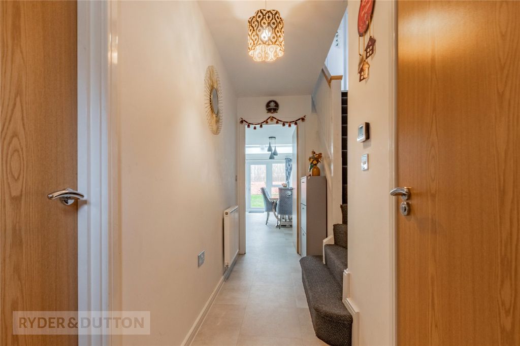 Property photo 3 of 23 Entrance Hallway