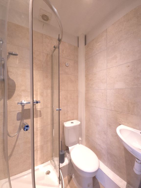 Property photo 3 of 5 Bedroom 1