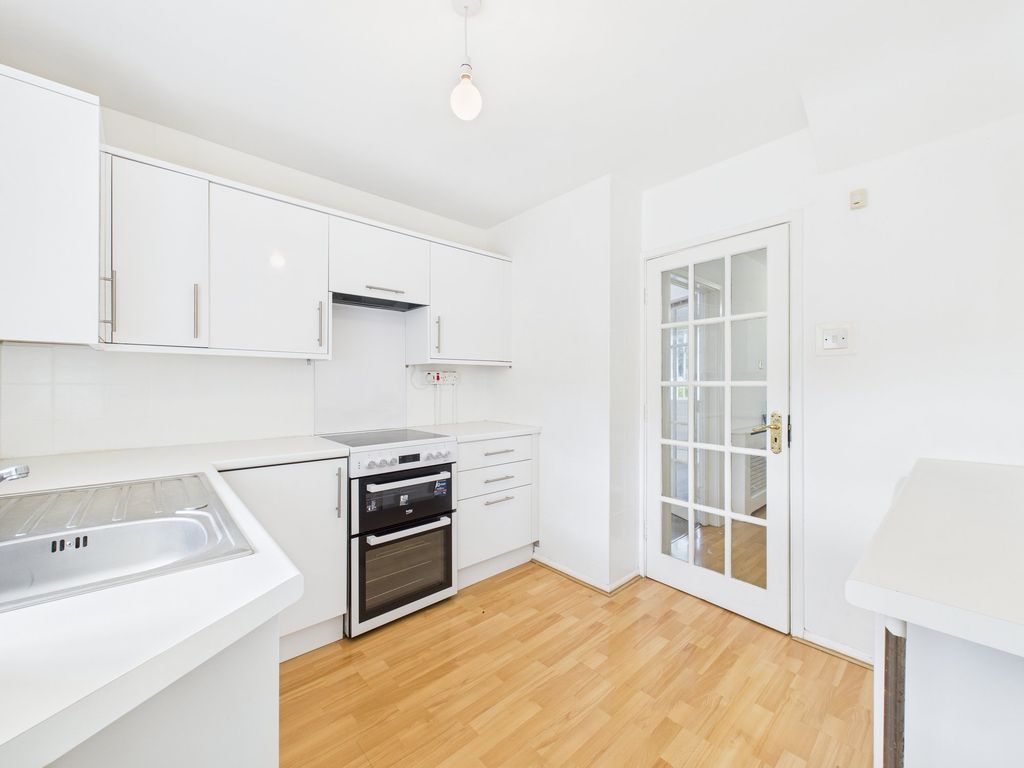 Property photo 3 of 14 Kitchen