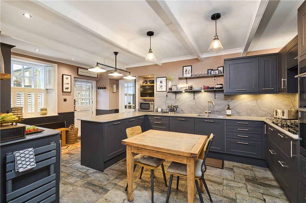 Property photo 3 of 40 Kitchen