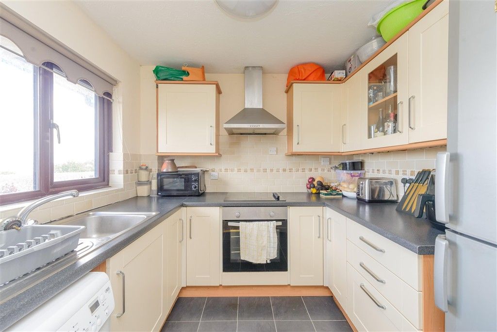 Property photo 3 of 11 Kitchen