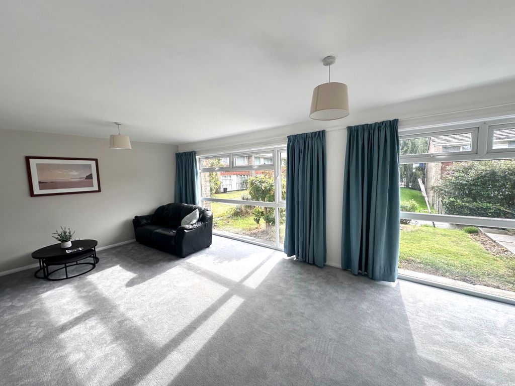 Property photo 2 of 13 4037643
