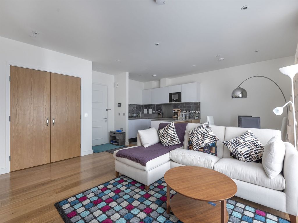 Property photo 2 of 12 (Main)