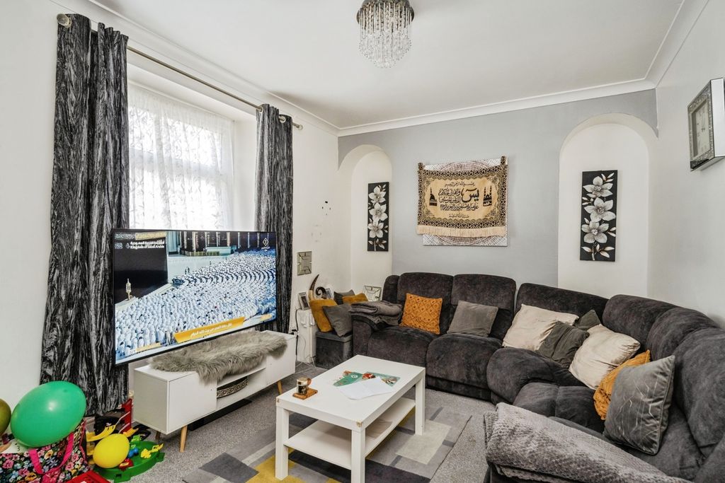 Property photo 3 of 20 Pbox-Img.Jpg