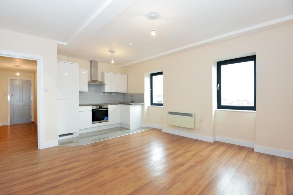 Property photo 2 of 6 Lounge / Kitchen