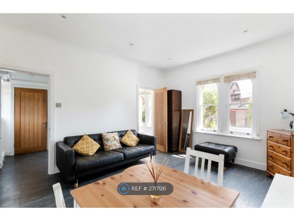 Property photo 1 of 6 Living Room