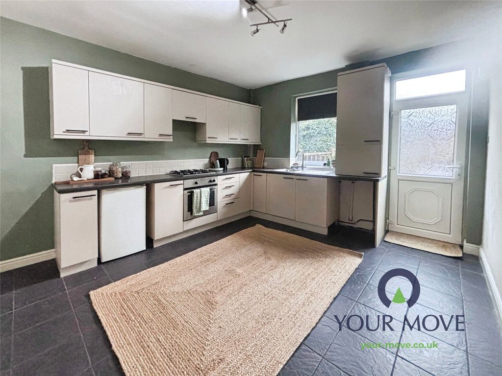 Property photo 2 of 11 Kitchen