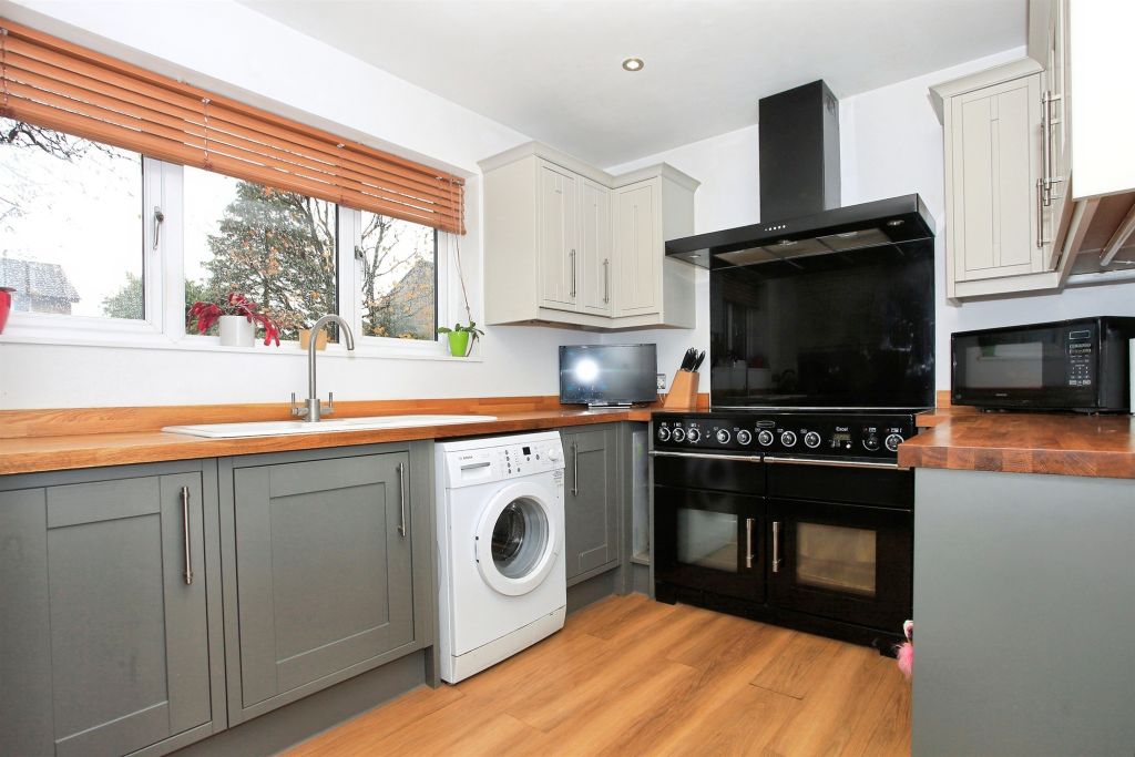 Property photo 3 of 21 Kitchen