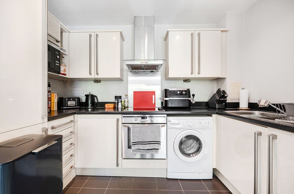 Property photo 3 of 12 Kitchen