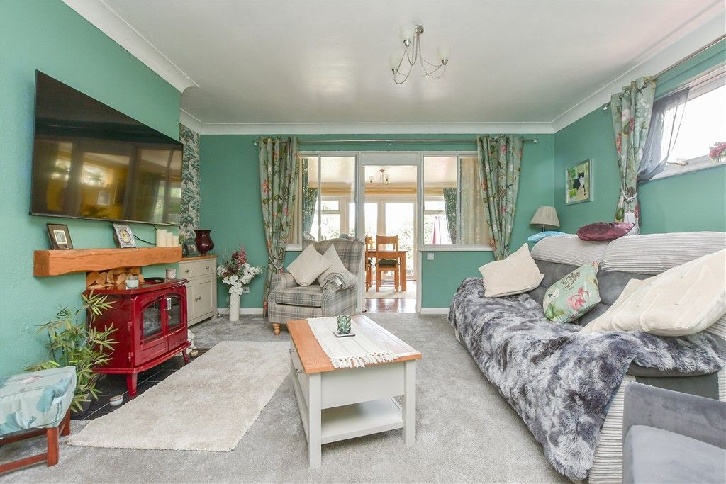 Property photo 3 of 14 Lounge