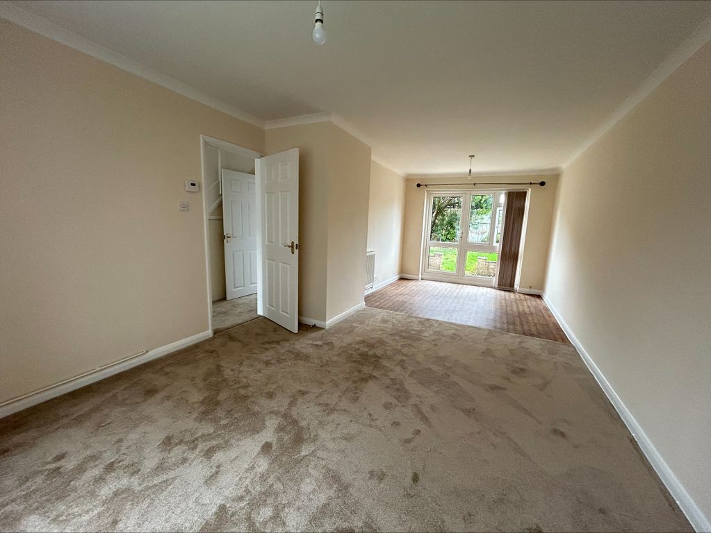 Property photo 3 of 10 Lounge Angle 1