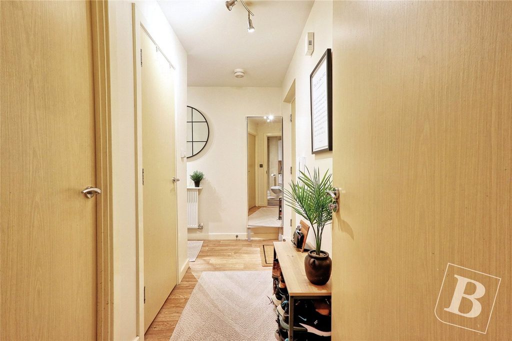 Property photo 3 of 9 Hallway