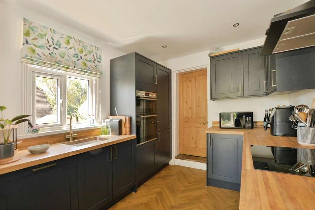 Property photo 1 of 20 Kitchen