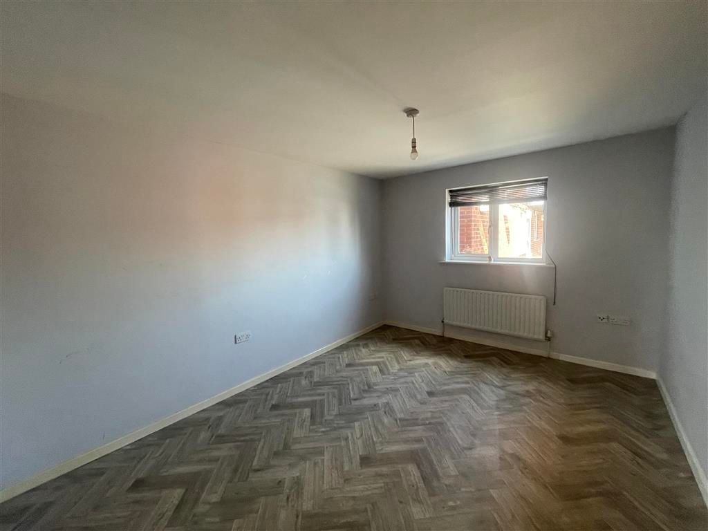 Property photo 3 of 6 Bedroom New