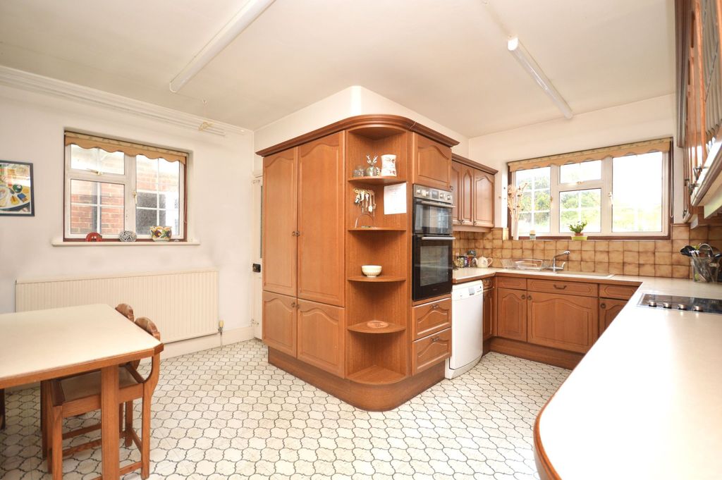 Property photo 2 of 25