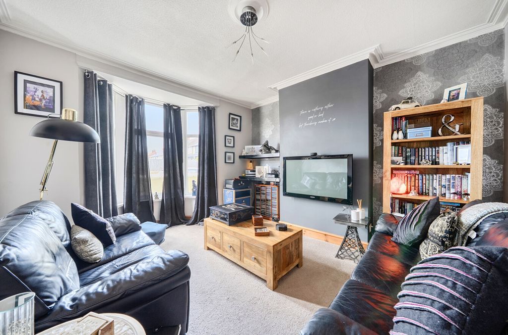 Property photo 2 of 11 148446410