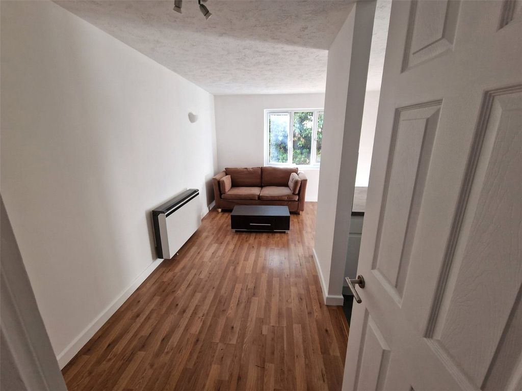 Property photo 2 of 8 Picture No. 05