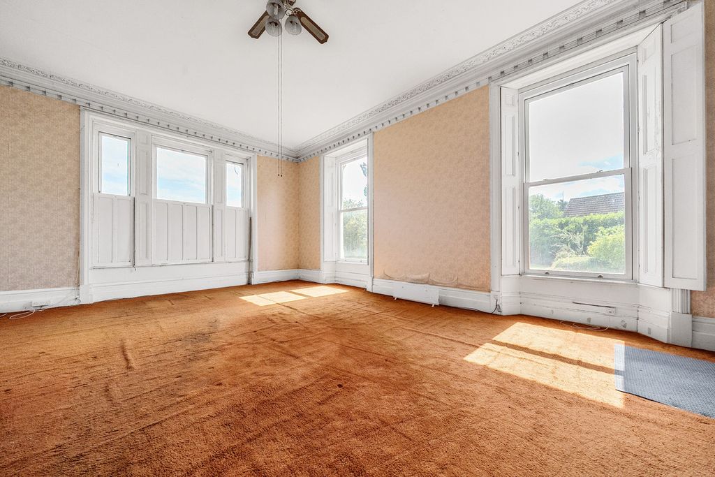 Property photo 3 of 24