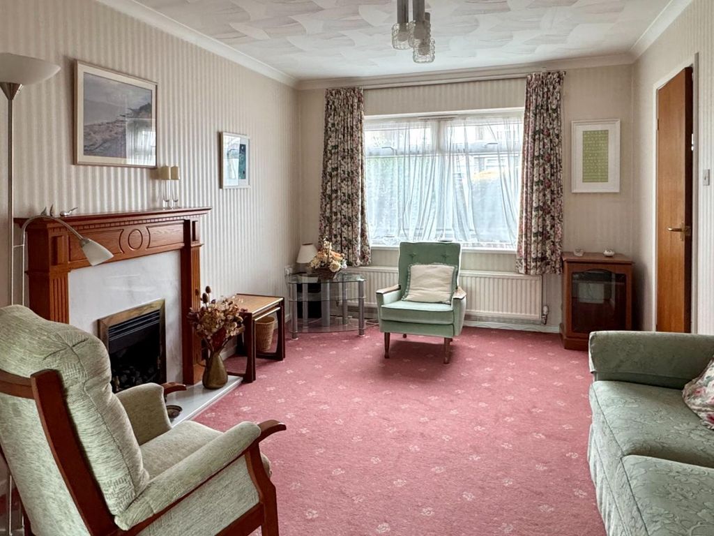 Property photo 2 of 24 Lounge