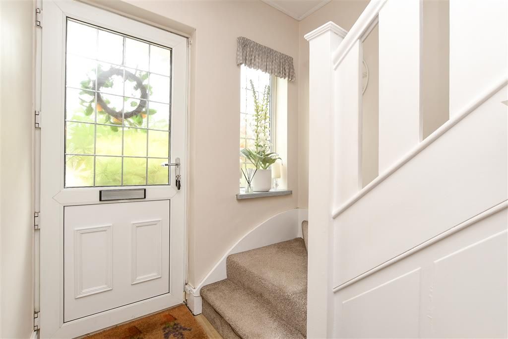Property photo 3 of 20 Entrance Hall