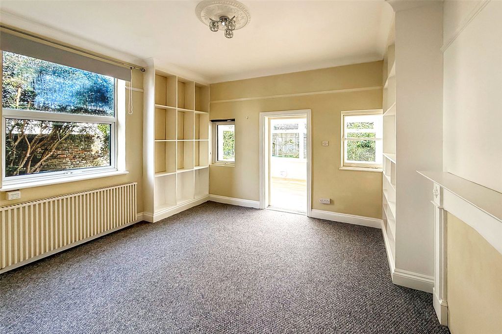 Property photo 2 of 12 Picture No. 18