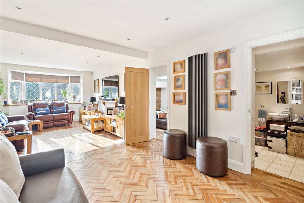 Property photo 2 of 25 Picture No. 11