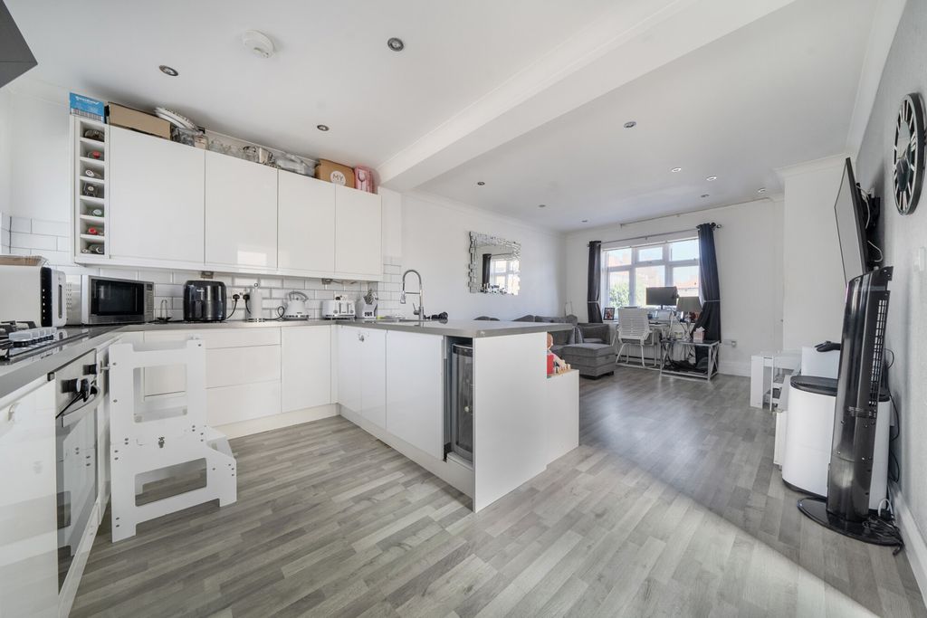 Property photo 2 of 16 Kitchen