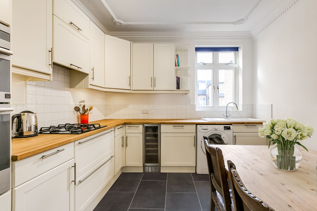 Property photo 2 of 11 Photo 02