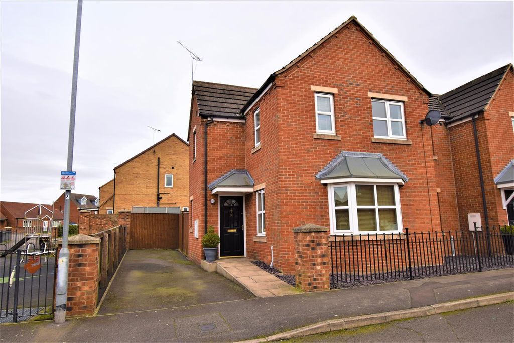 Property photo 1 of 11 Front