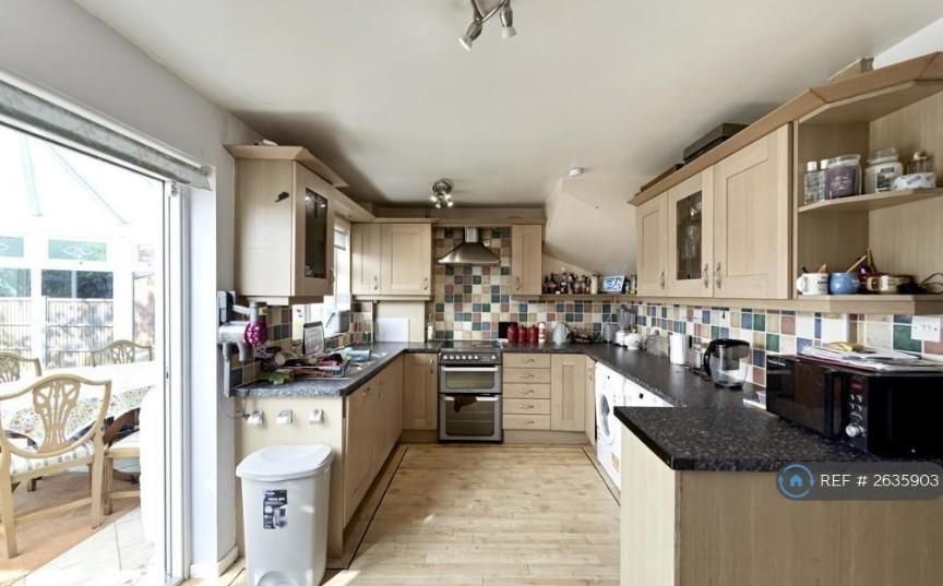 Property photo 3 of 12 Kitchen