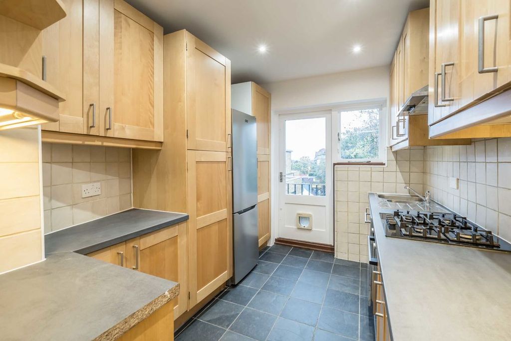 Property photo 3 of 8