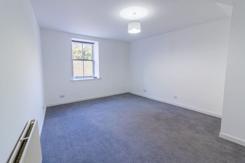 Property photo 2 of 19 Lounge