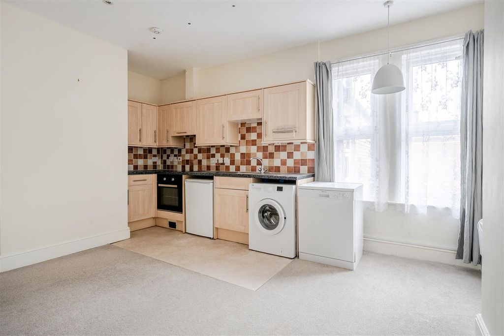 Property photo 2 of 20 1372066-3-68F77dc79Bfdc.Jpg