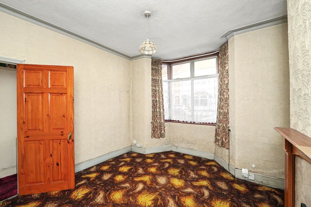 Property photo 3 of 18
