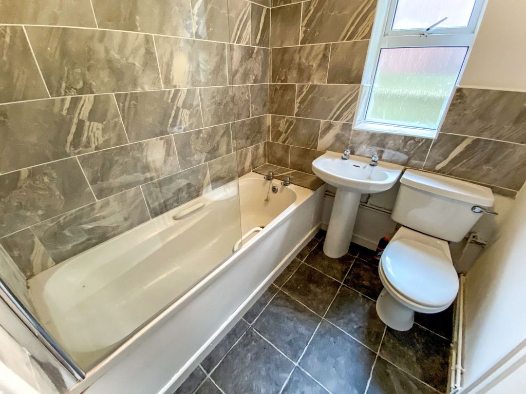 Property photo 3 of 7 Bathroom