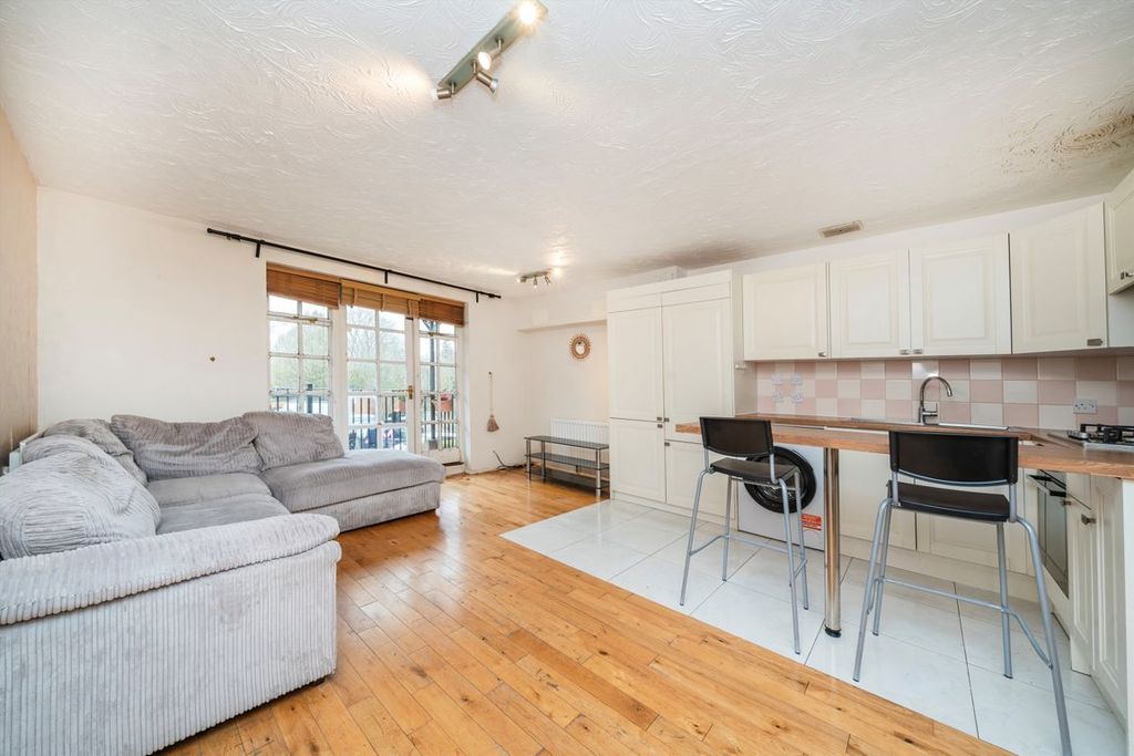 Property photo 3 of 6