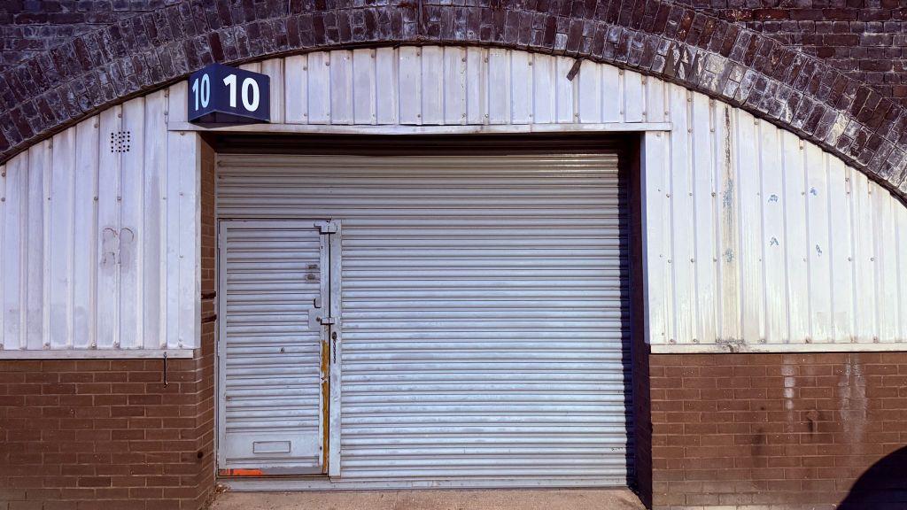 Property photo 1 of 3 The Front Of An Arch.