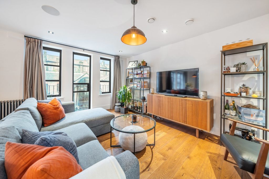 Property photo 3 of 16 1049901 (1)
