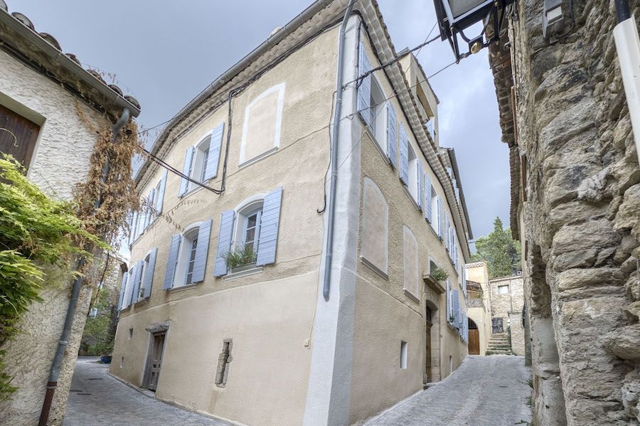 Property photo 2 of 28