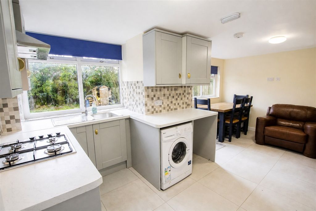 Property photo 1 of 13 Approach