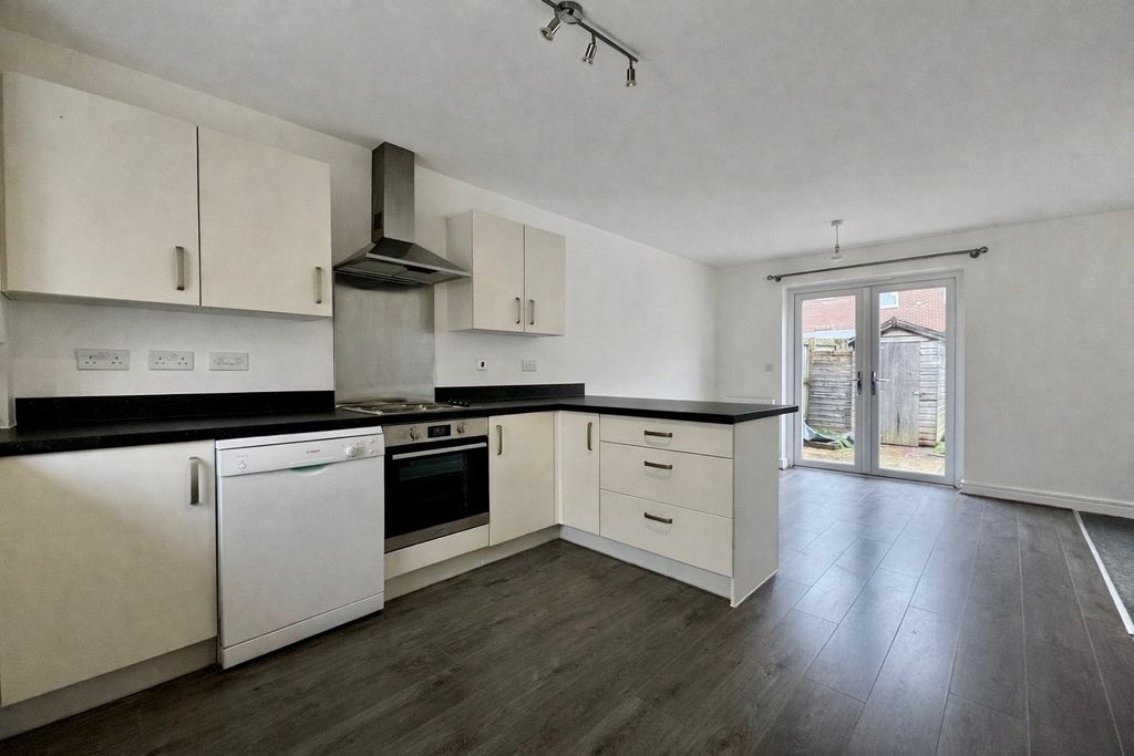 Property photo 2 of 9 6 Battle Kitchen