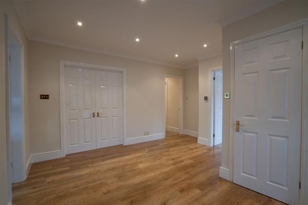 Property photo 2 of 26