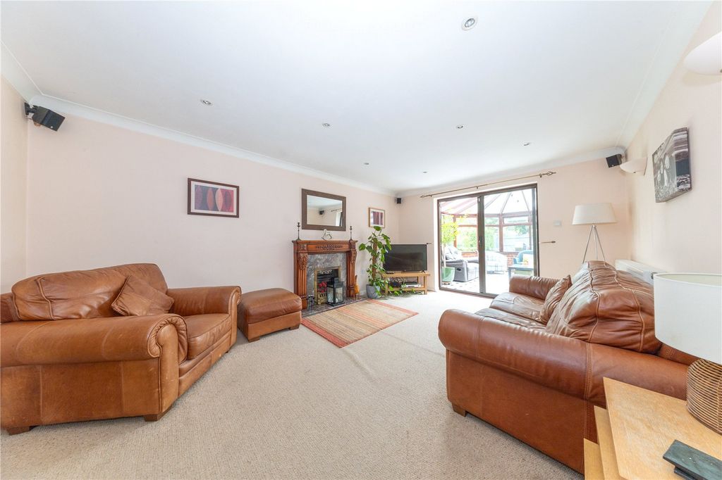 Property photo 3 of 19 Sitting Room