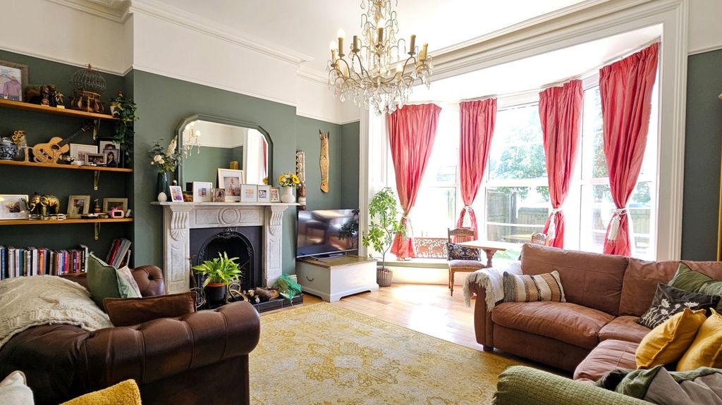 Property photo 3 of 27