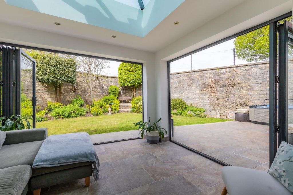 Property photo 3 of 35 Orangery