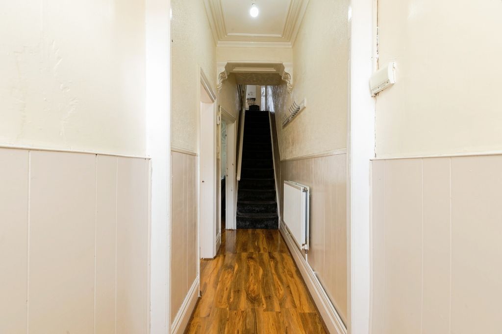 Property photo 2 of 17 Hallway